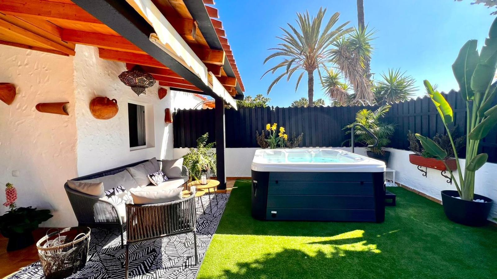 Oasis Beach Holiday Home With Jacuzzi Playa del Ingles  Exterior photo