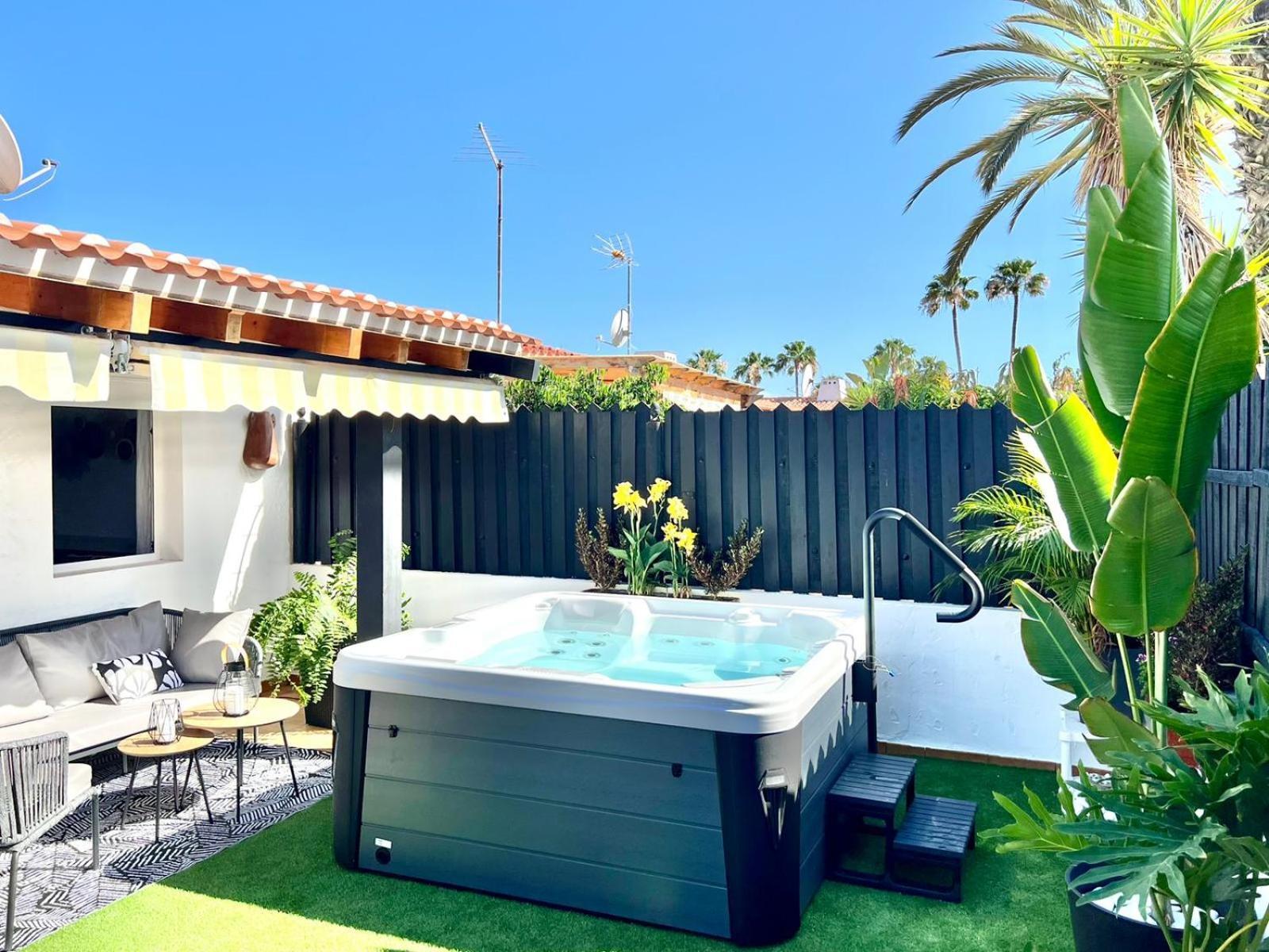 Oasis Beach Holiday Home With Jacuzzi Playa del Ingles  Exterior photo